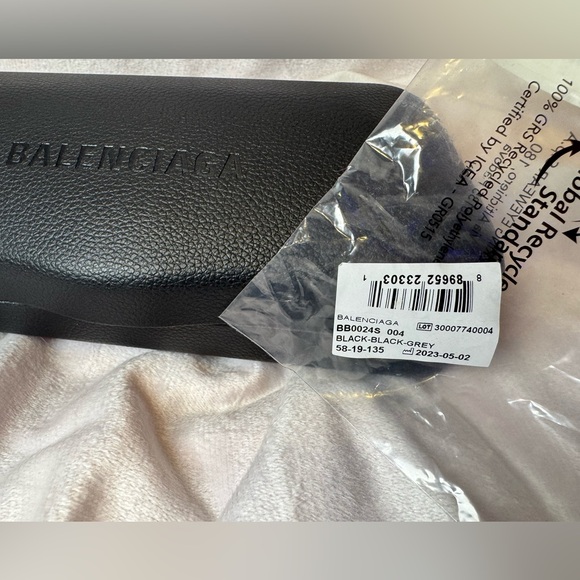 Balenciaga Authentic Oversized Black Shield Sunglasses BB-0024-S 004 NWT - Picture 10 of 14